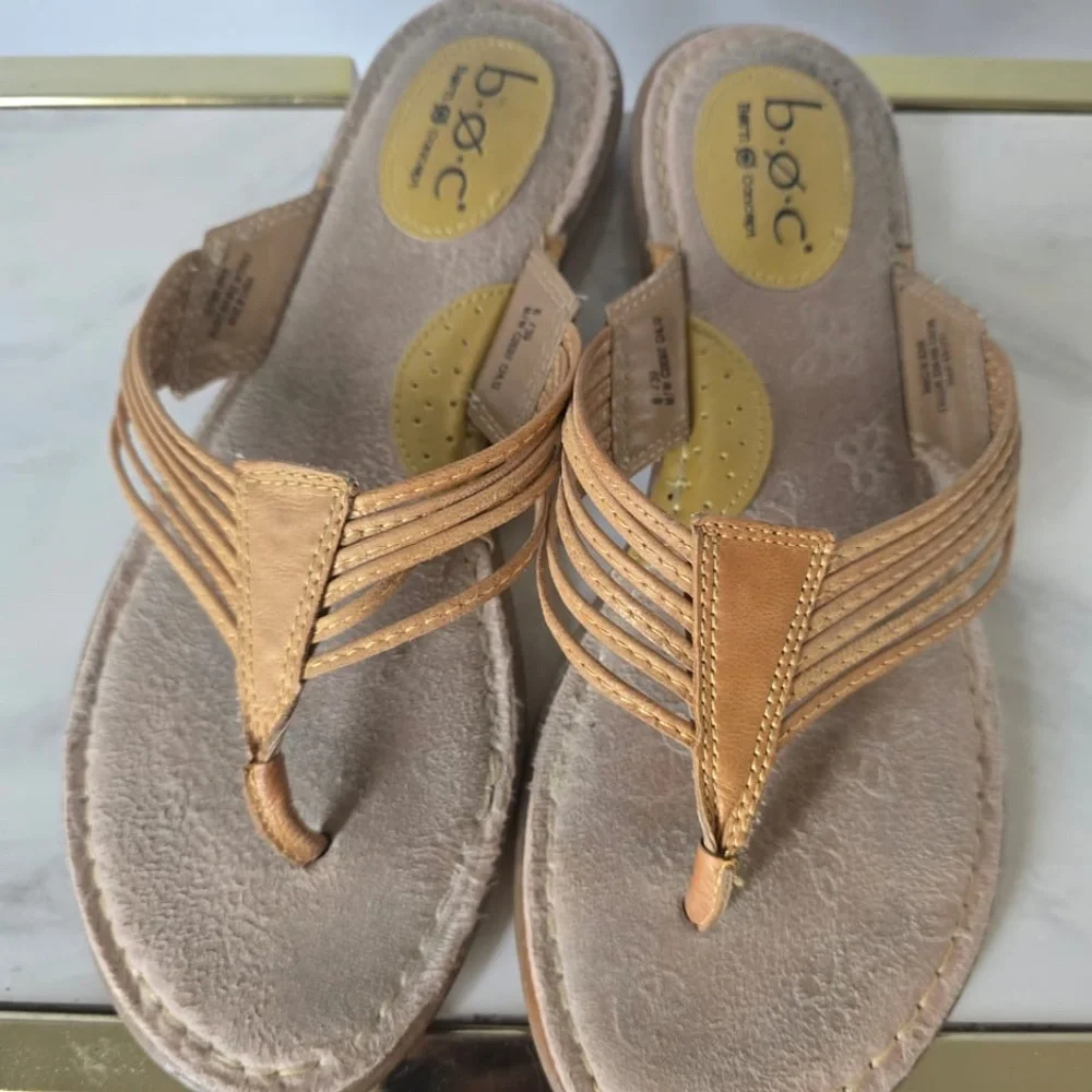 Born BOC Concept Strappy Thong Sandals Pearl Gold Size 8/39